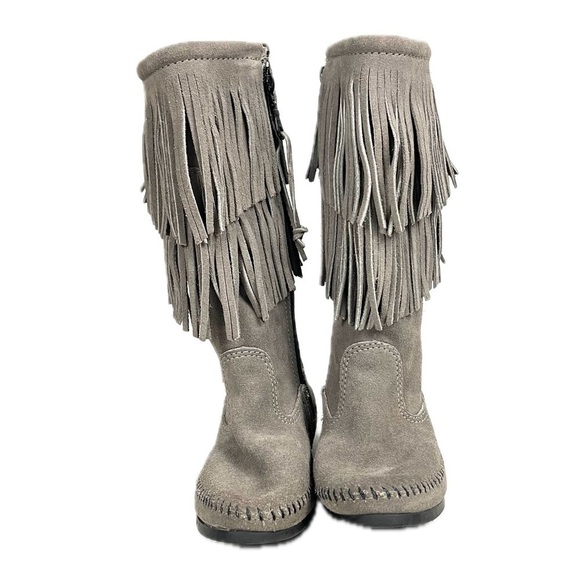 Minnetonka Grey 2-Layer Fringe Boots - Size 6 - Picture 3 of 11